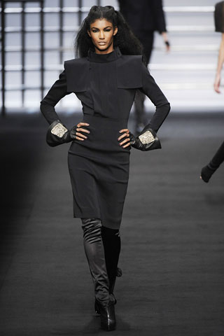 Vestido entallado negro volumen en hombros Karl Lagerfeld